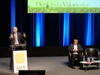 Didier Guillaume et Daniel Peyraube à l'assemblée de l'AGPM à Toulouse